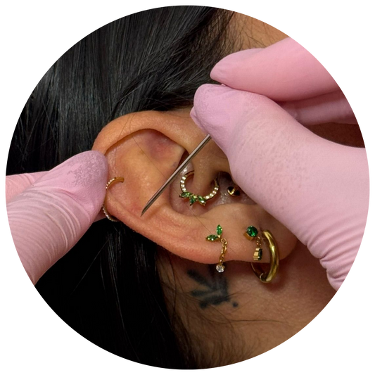 Ear Piercings: Dos Perforaciones